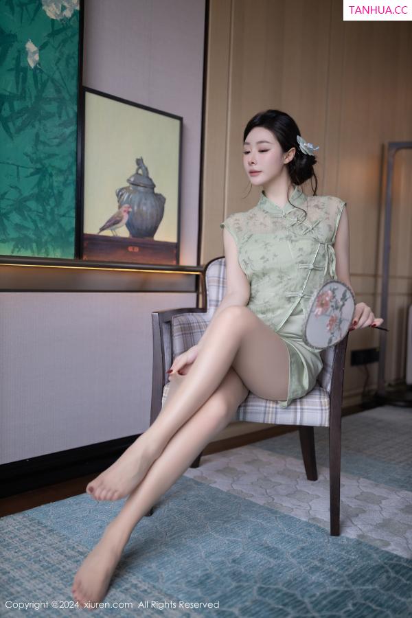 逗逗DouDou  [XiuRen]高清写真图 2024.09.06 No.9124 小逗逗 丝袜美腿第11张图片